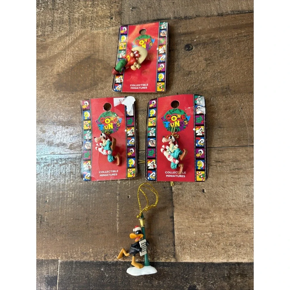 Vtg Looney Tunes Miniature Christmas Ornaments Lot 4 Wile E Coyote Daffy Sam 90s